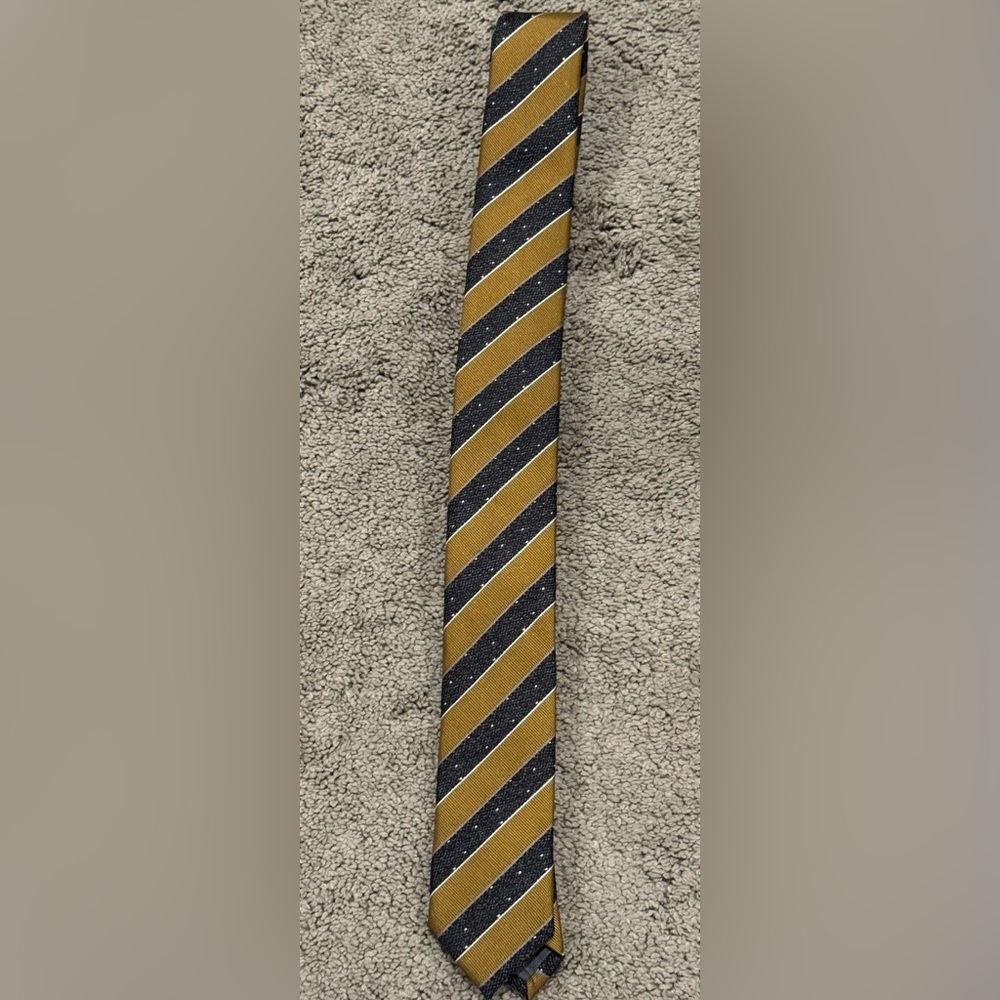 Hugo Boss Black and Gold Diagonal Striped Tie